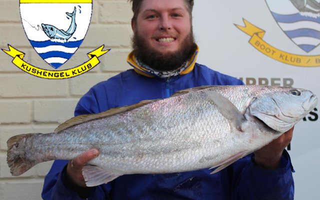  â€˜n Trotse MornÃ© Olivier spog met sy kabeljou van 5.86kg 